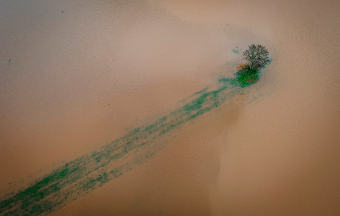 Проливные дожди, обрушившиеся на Португалию со штормом "Эфраин", привели к масштабным наводнениям