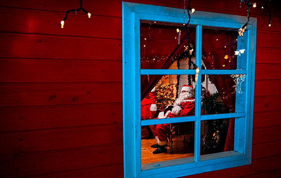 Санта-Клаусы готовятся к Рождеству