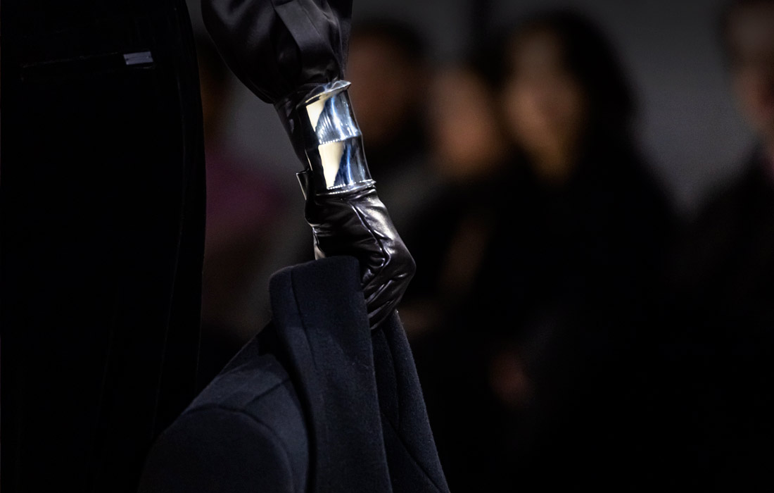 Показ коллекции Yves Saint Laurent на Неделе мужской моды в Париже