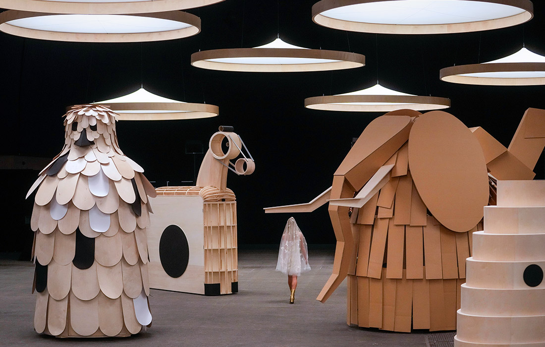 Показ коллекции Chanel на Неделе высокой моды в Париже