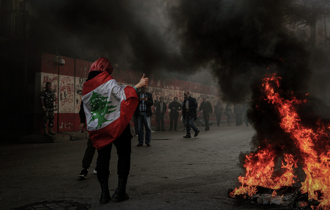 В Бейруте проходят протесты из-за падения курса ливанского фунта