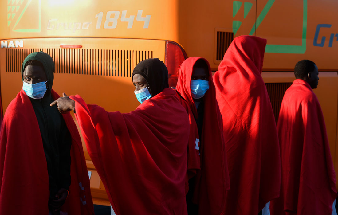 Не менее 170 мигрантов, спасенных береговой охраной Испании, доставлены на остров Гран-Канария