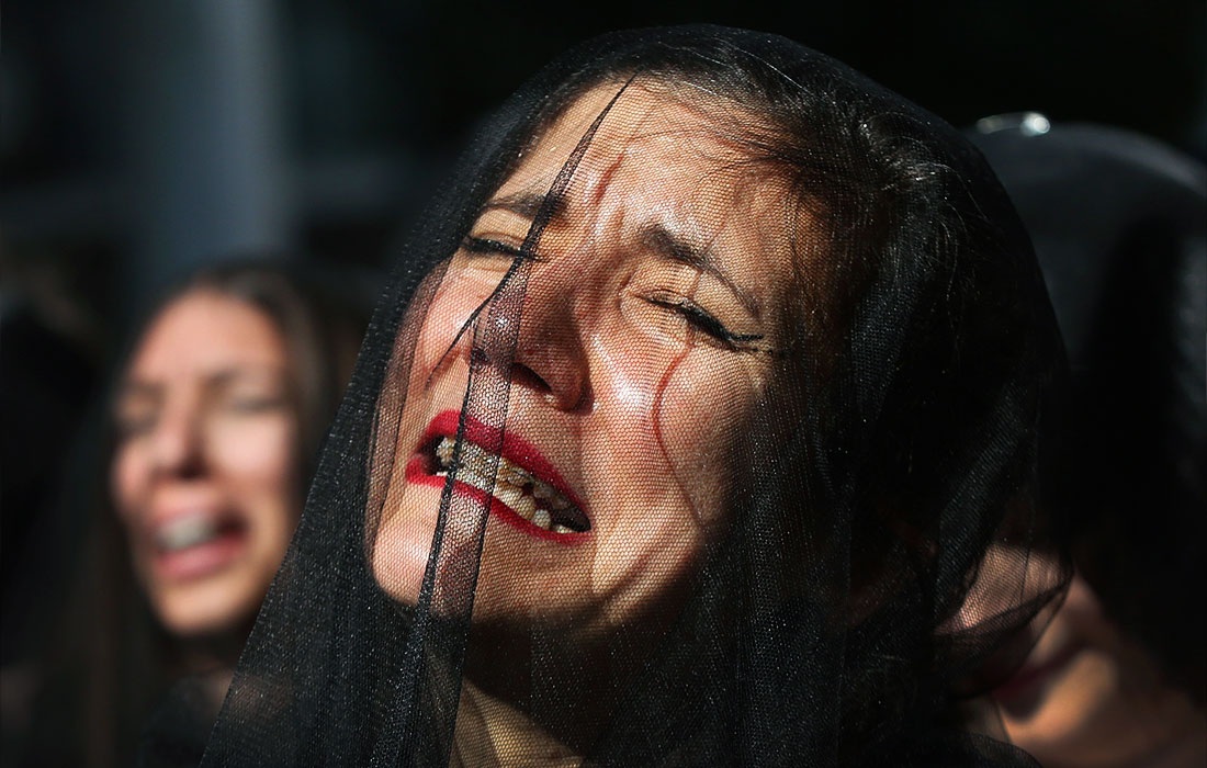Протест студентов театральной школы против политики правительства в области искусства в Афинах