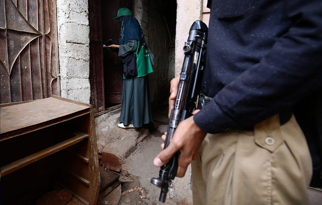 Сотрудники Пакистанского бюро статистики собирают данные для цифровой переписи в Карачи