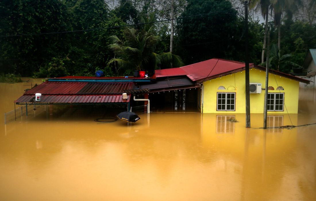 Муссонные дожди вызвали сильные наводнения в некоторых районах Малайзии