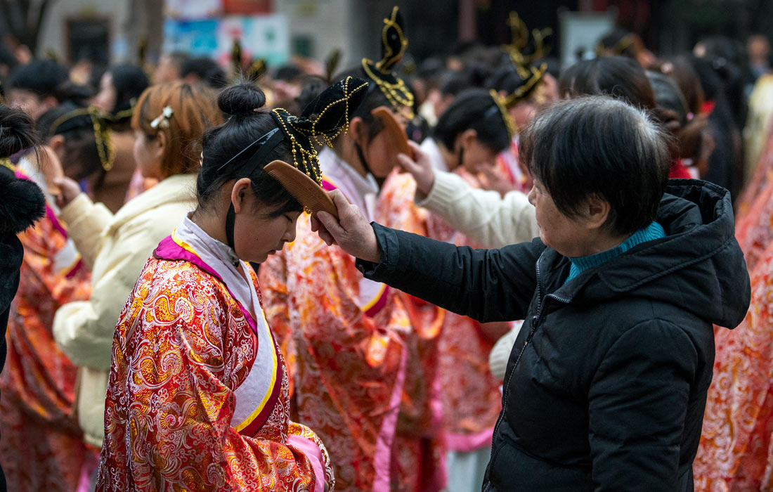 В китайской провинции Сычуань прошла церемония совершеннолетия