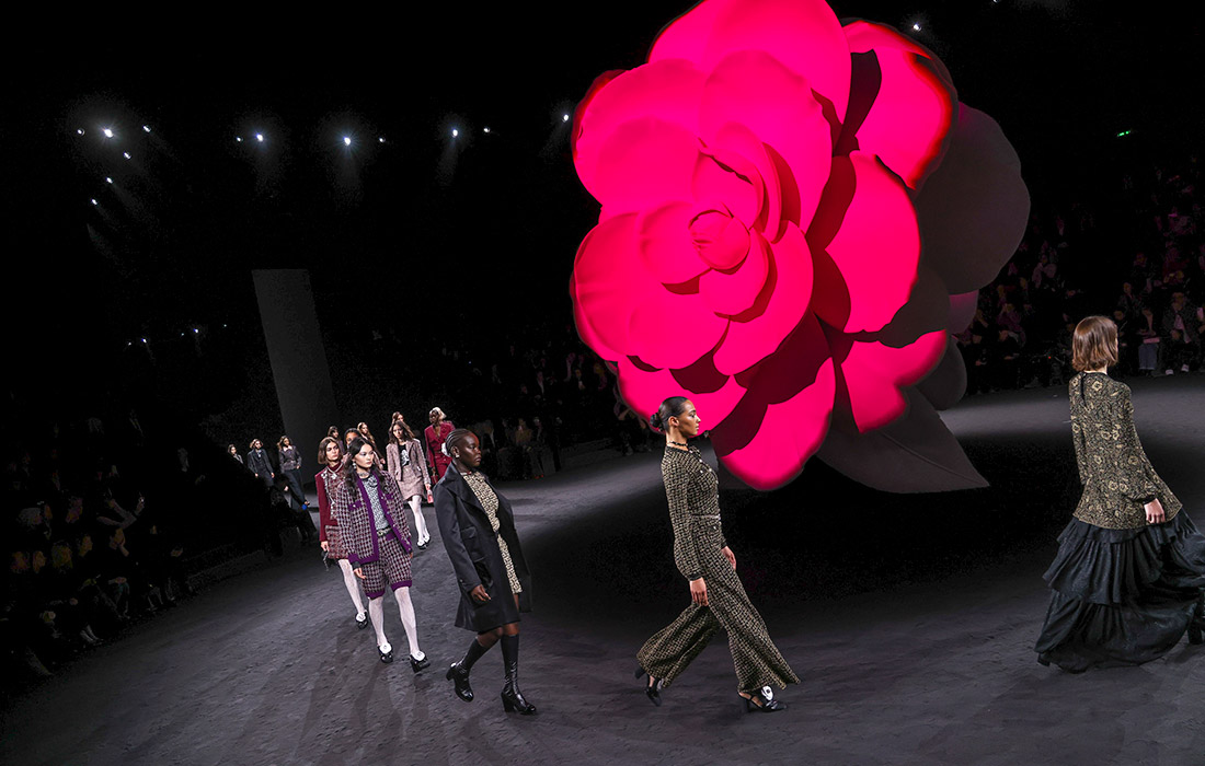 Показ коллекции Chanel на Неделе моды в Париже