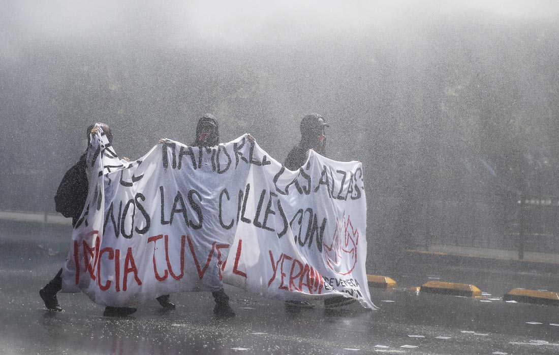 Акции протеста студентов с требованием бесплатного государственного образования прошли в Сантьяго