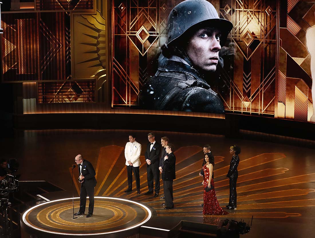 Лауреатом "Оскара" в номинации "Иностранный художественный фильм" стала картина "На западном фронте без перемен" (Германия). Фильм также отмечен наградами за операторскую работу, оригинальный саундтрек и работу художника-постановщика.