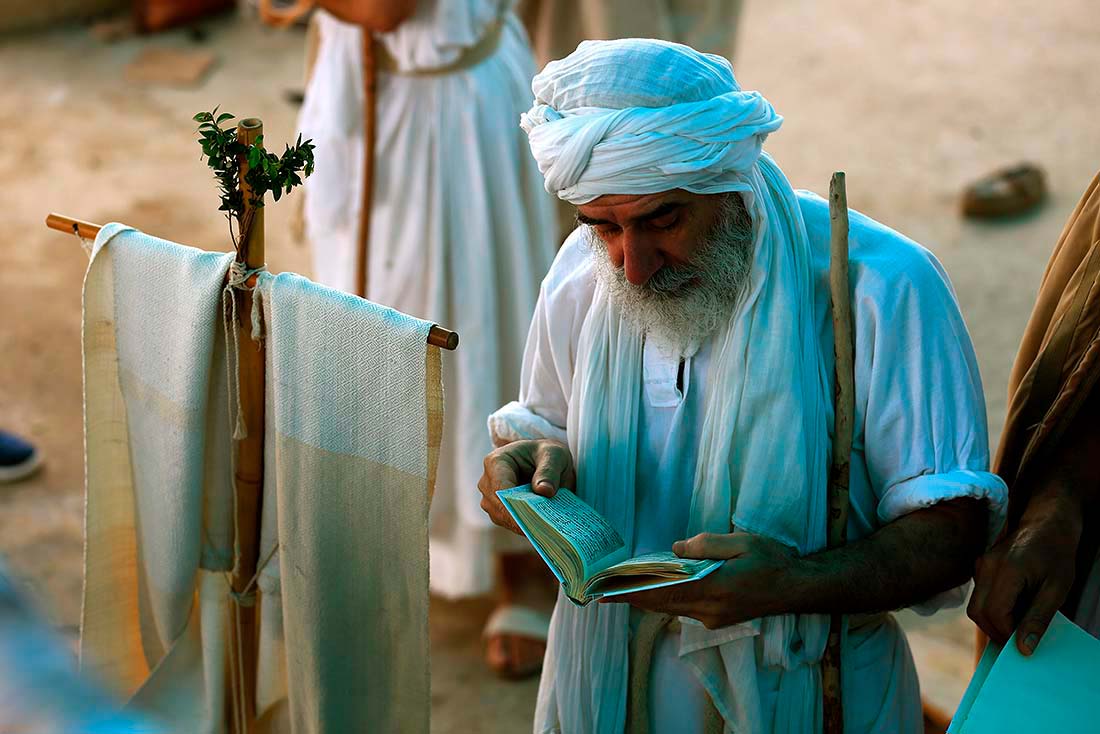 Мандеи провели традиционный ритуал омовения в реке Тигр в Ираке