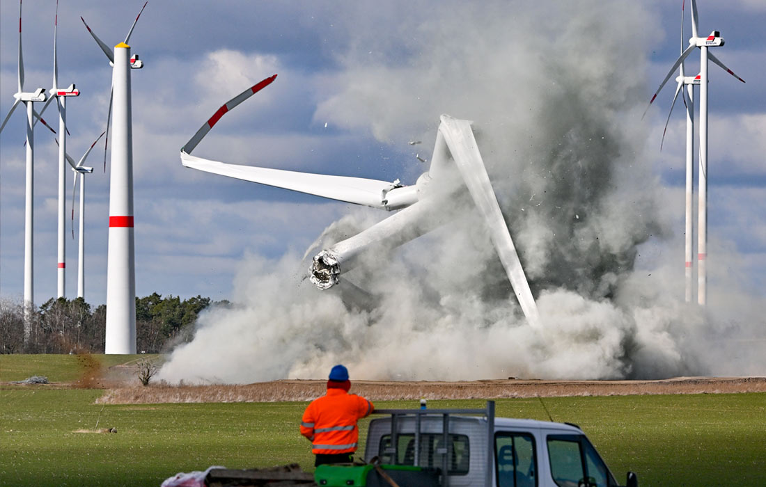 Новая ветряная турбина была взорвана из-за дефектов конструкции в Бранденбурге, Германия