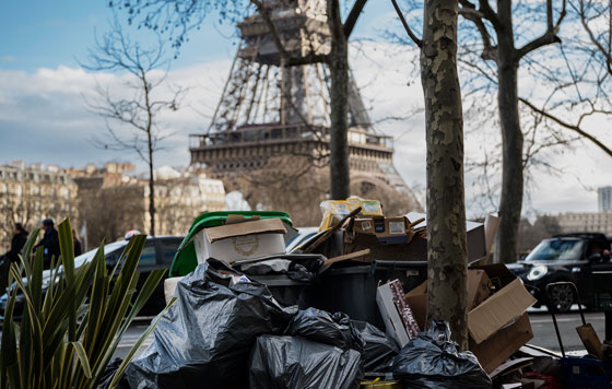 Париж тонет в мусоре