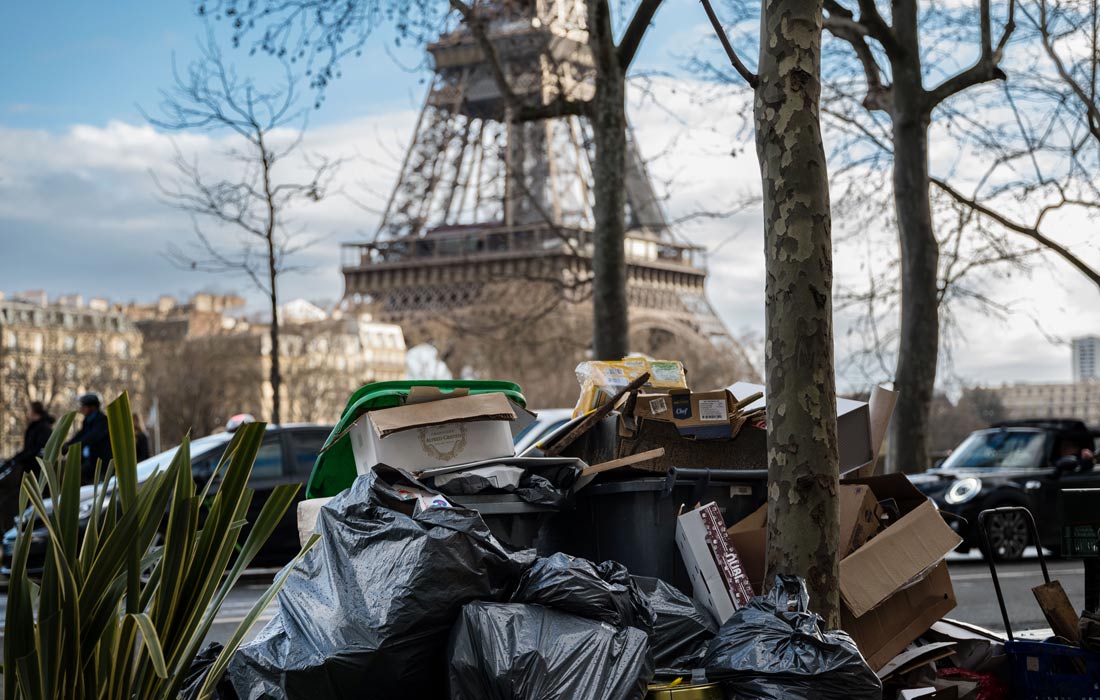 Ситуация с вывозом отходов в Париже усугубляется