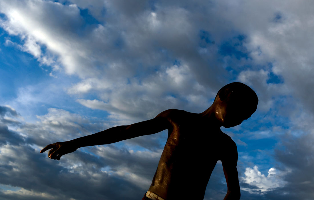 Ребенок на пляже в Рио-де-Жанейро