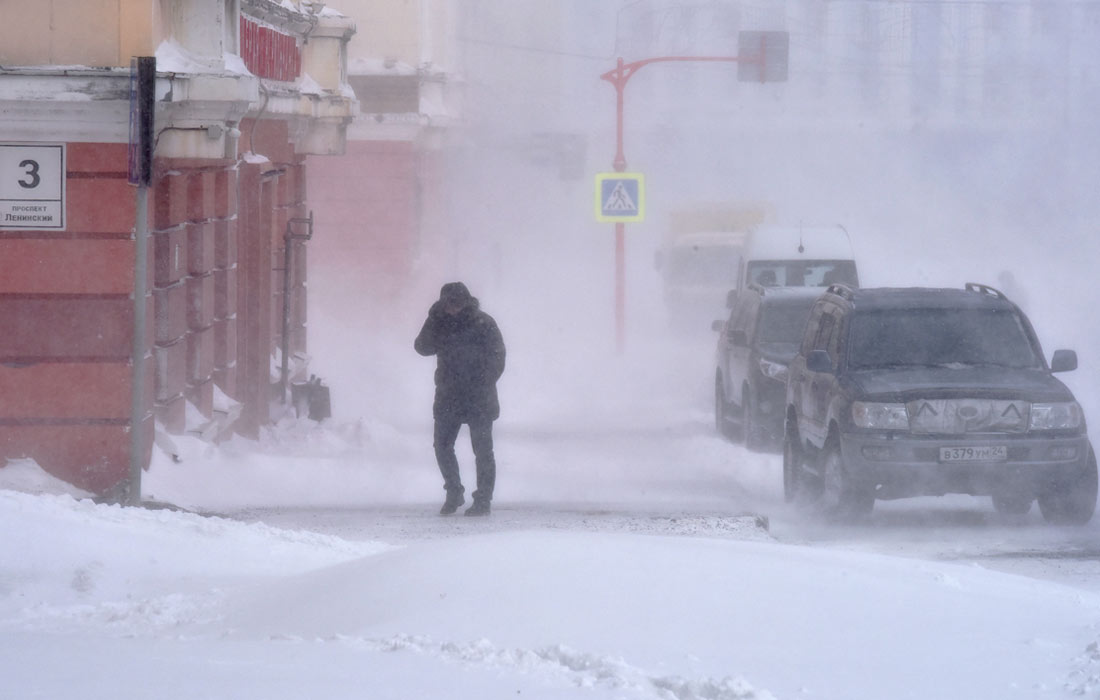 В Норильске сохраняется штормовое предупреждение из-за ветра
