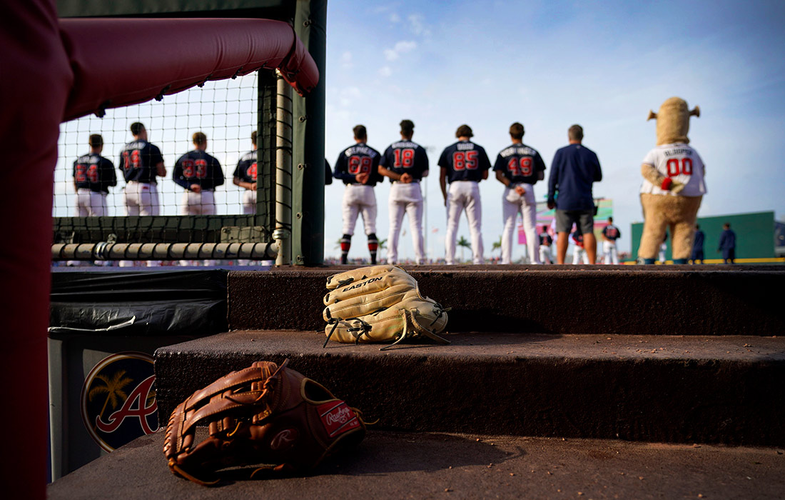 Начало бейсбольного матча во Флориде
