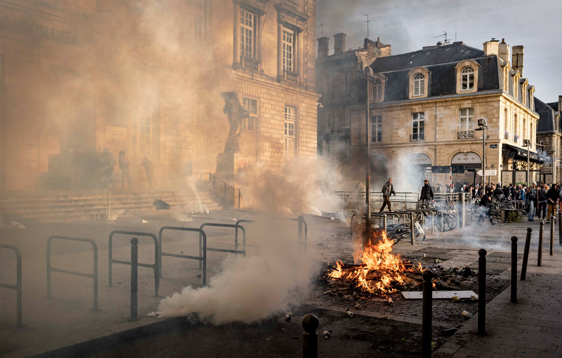 Протестующие против повышения пенсионного возраста французы в Бордо