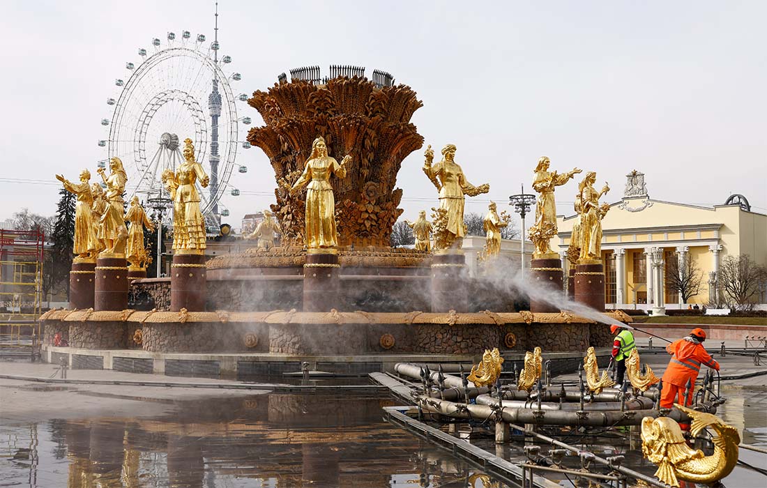 Фонтан "Дружба народов" на ВДНХ помыли перед летним сезоном