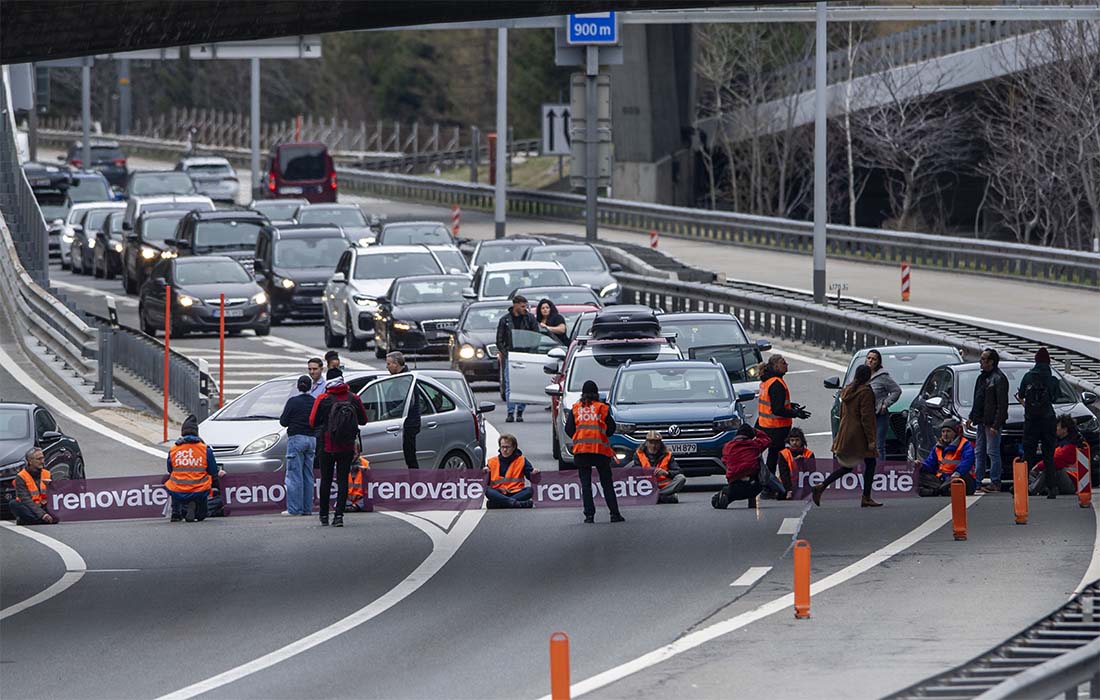 Экоактивисты перекрыли трассу А2 в Швейцарии
