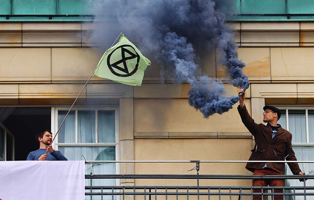 Экоактивисты Extinction Rebellion решили немного покоптить во имя всего хорошего в Германии
