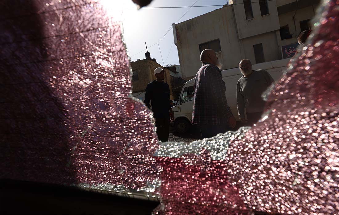 Израиль провел военную операцию для поимки подозреваемых в терроризме палестинцев в лагере беженцев около города Дженин
