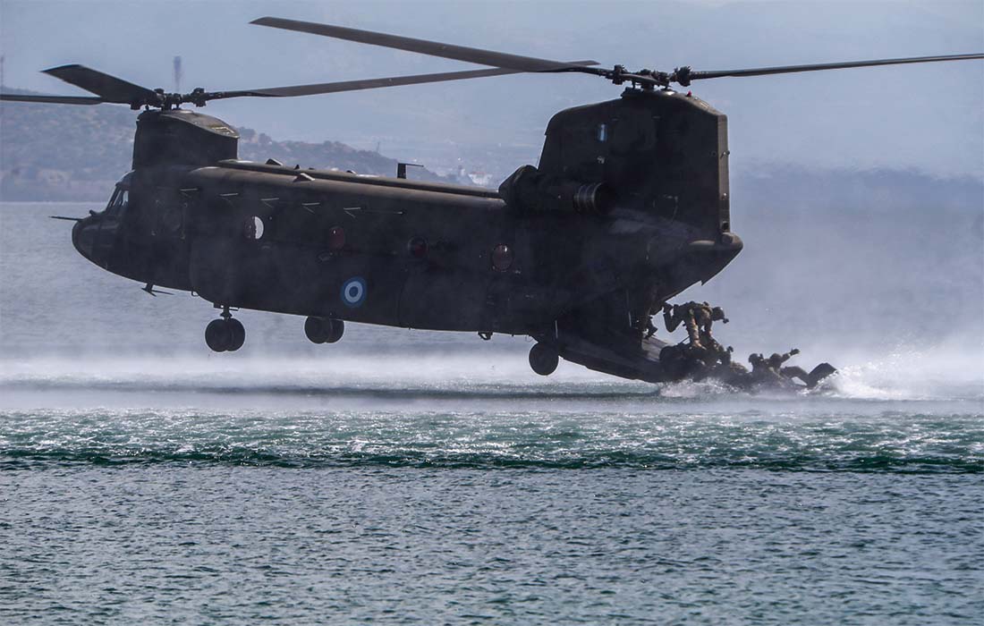 Элитные армейские подразделения провели учения близ Афин в Греции