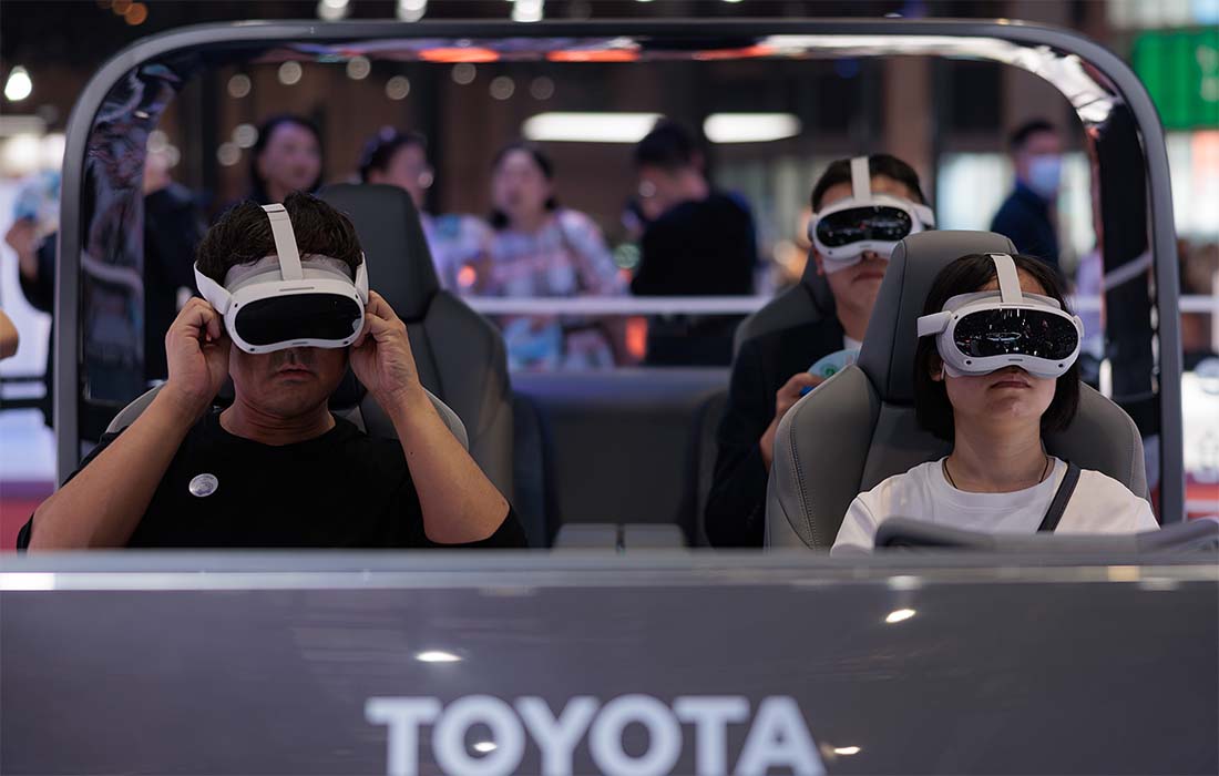 Toyota на своем стенде развивает тему виртуальной реальности