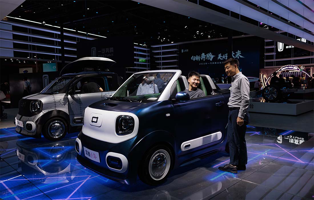 1000 участников, 100 новых моделей, 70 новых электрокаров. Все это предлагает посетителям Шанхайский автосалон. На фото экспозиция производителя Bestune.