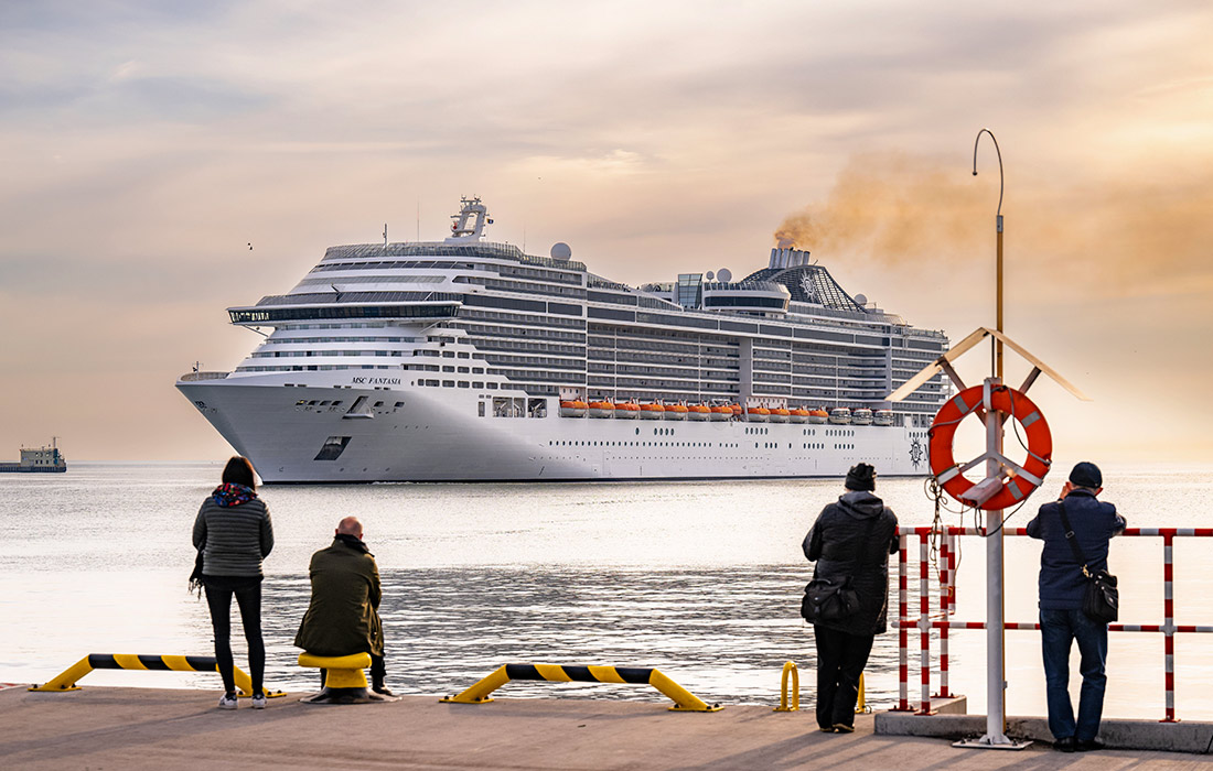 Круизный лайнер MSC Fantasia прибыл в польскую Гдыню