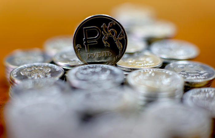 Рубль в четверг уверенно укрепился к доллару и евро