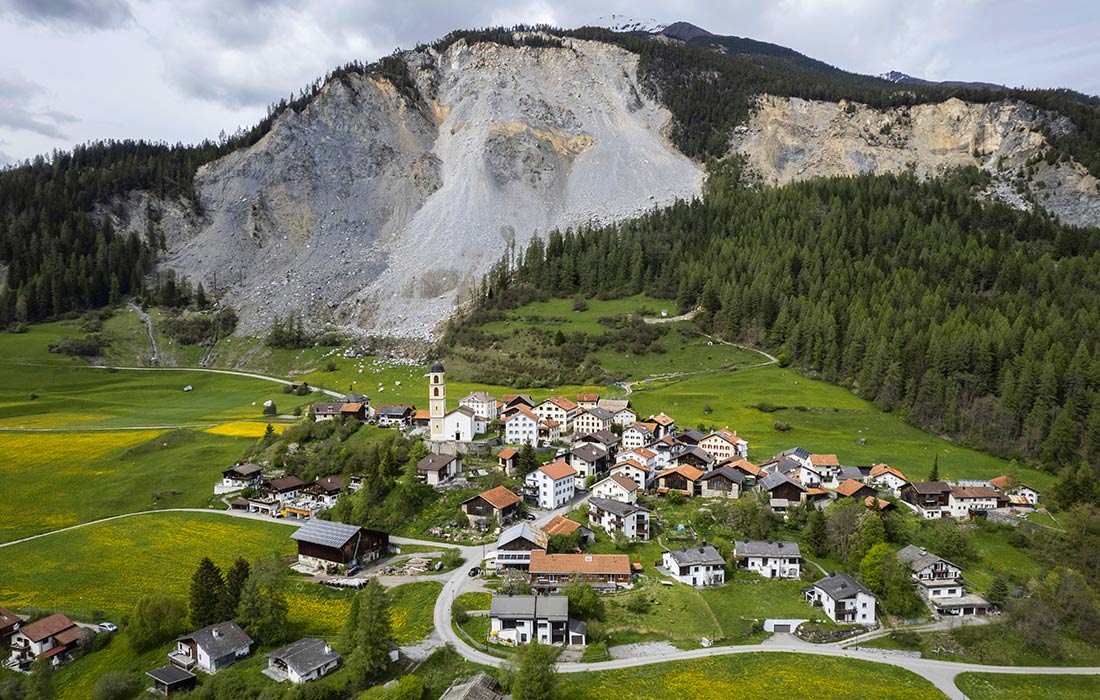 В швейцарской деревне Бриенц-Бринзаульс объявлена эвакуация из-за риска обвала горной породы
