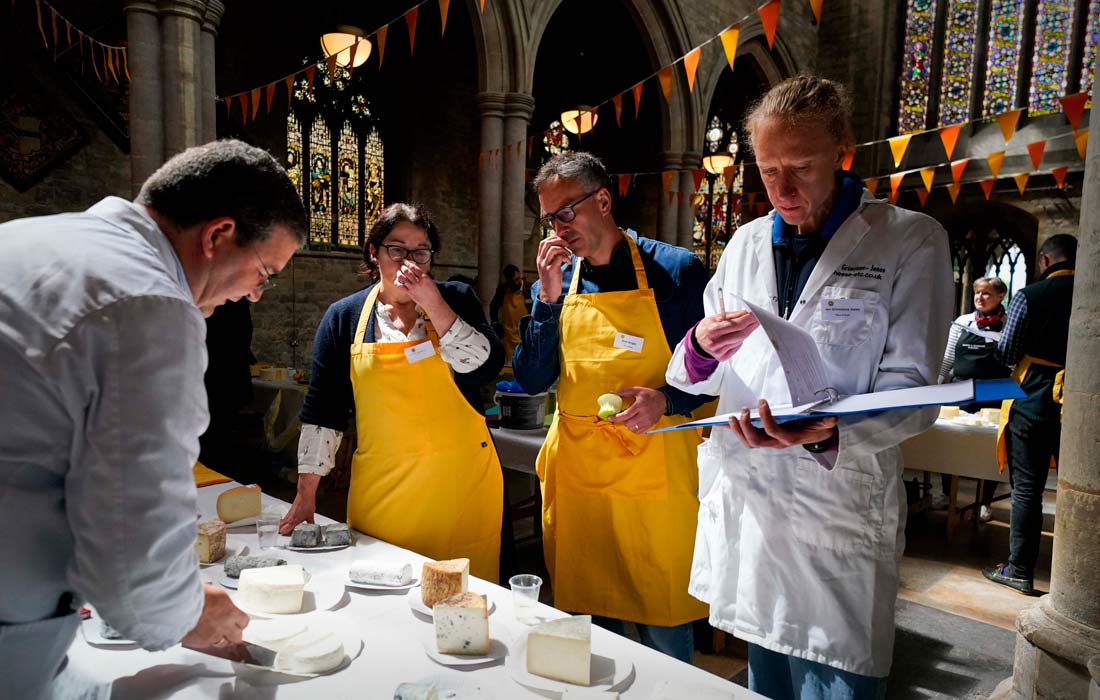 Конкурс сыров в церкви Святой Марии, Великобритания
