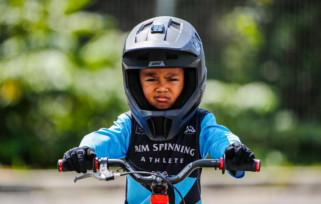 Olympic BMX Academy обучает детей в Малайзии
