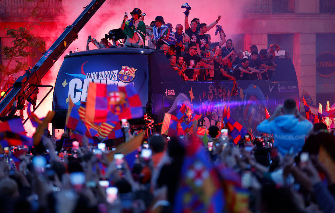 Чемпионский парад ФК "Барселона" после 27-й победы в чемпионате Испании