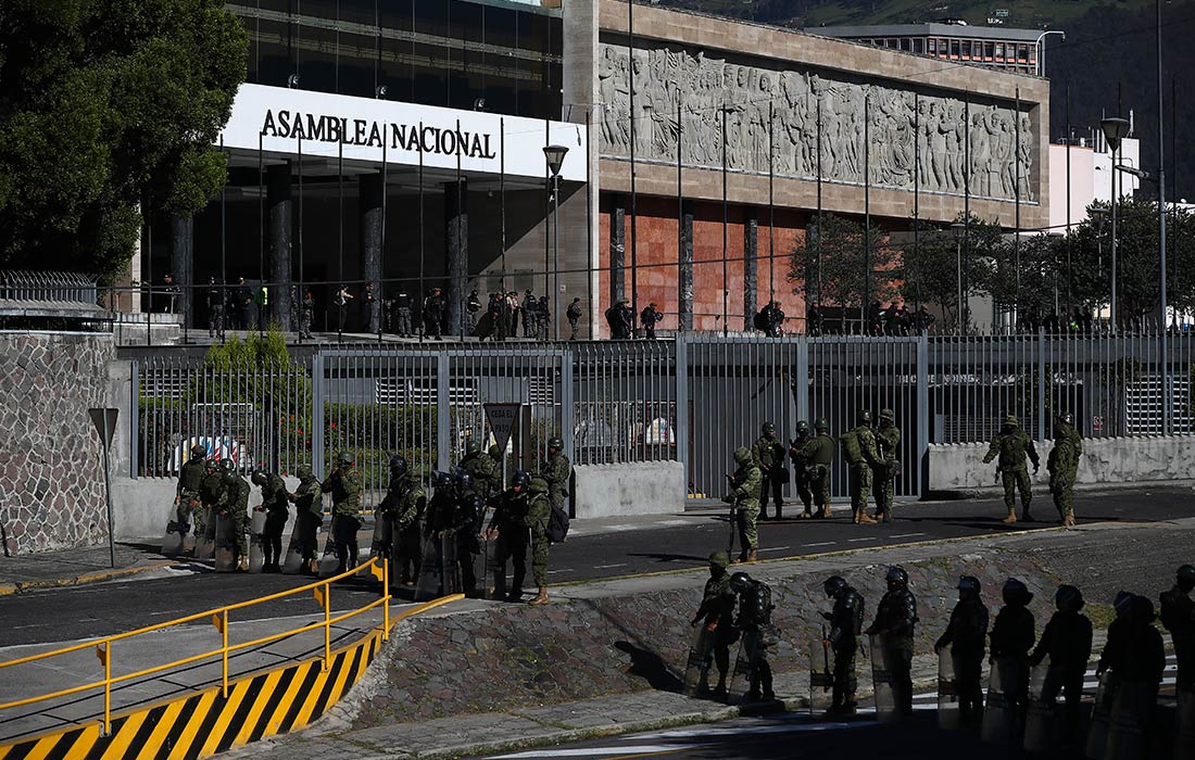 Президент Эквадора распустил парламент