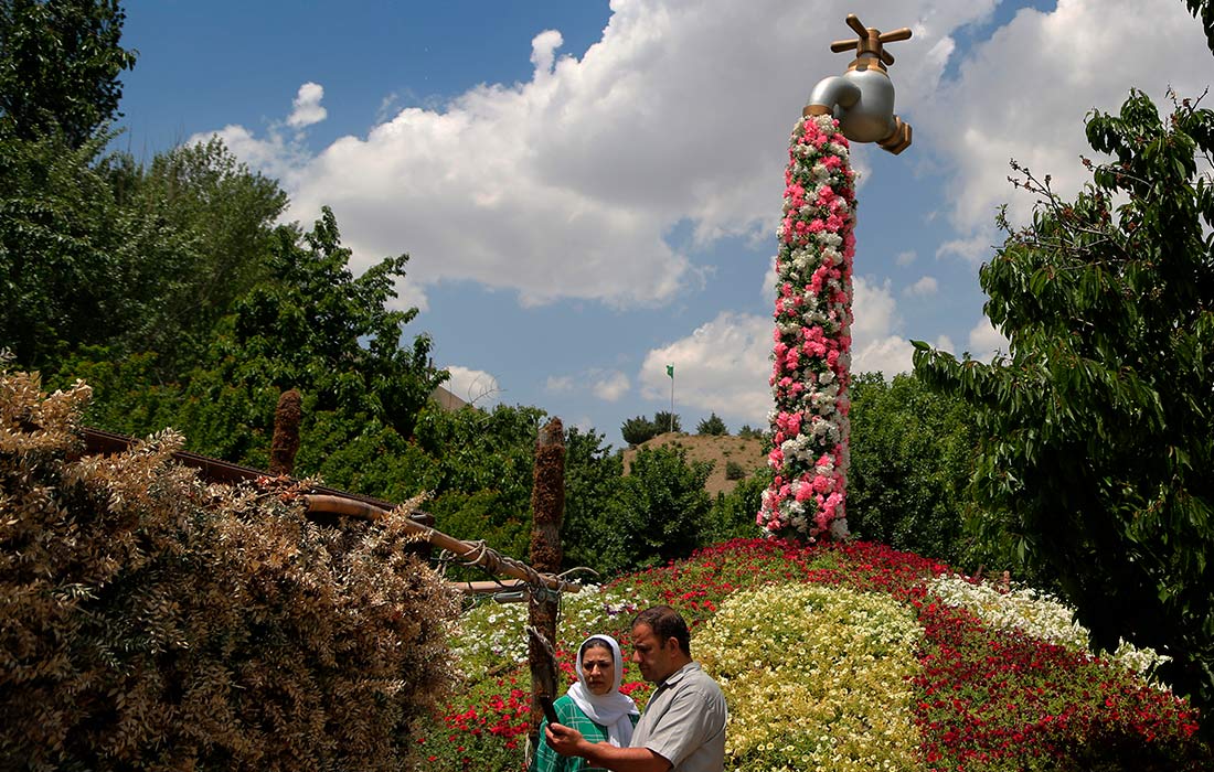 Фестиваль тюльпанов в городе Асара в Иране
