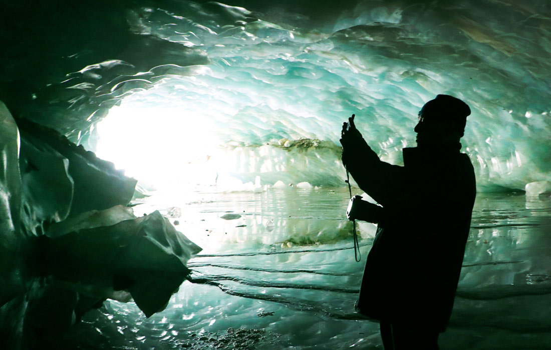 Ледяная пещера длиной 165 метров в Тибете