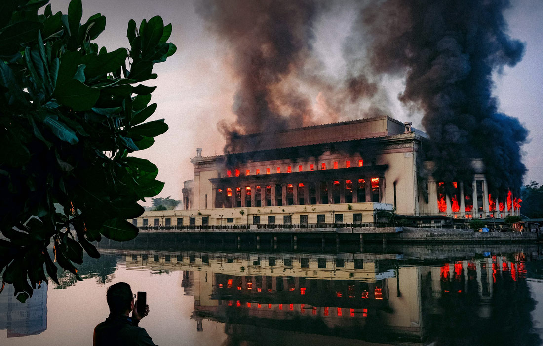 В столице Филиппин Маниле произошел крупный пожар в центральном почтовом отделении
