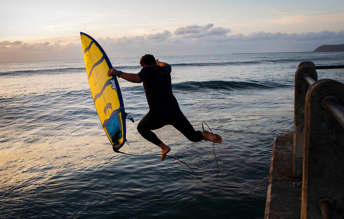Утренний серфинг у побережья Дурбана, Южная Африка