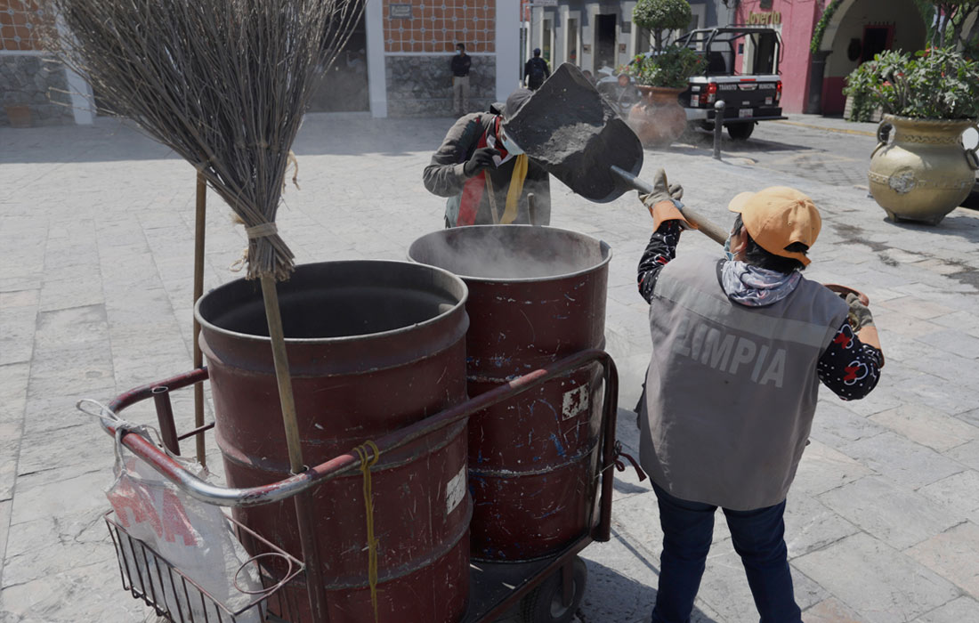 Из-за выбросов вулканического пепла отменены очные занятия в учебных заведениях