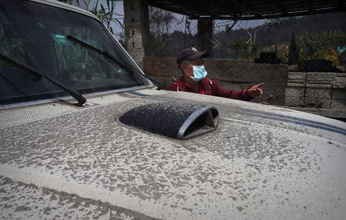 Выбросы пепла привели к задержке рейсов в Мехико