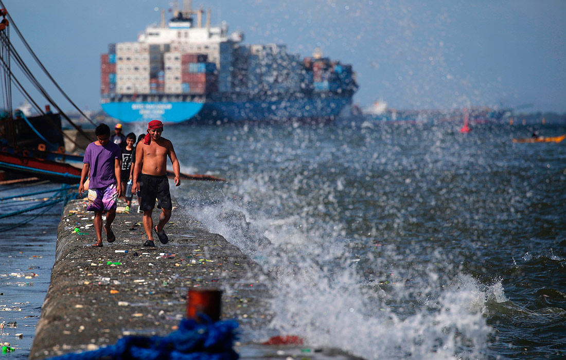 Власти Филиппин предупредили жителей об угрозе наводнений в низменных районах и оползнях в горных селах из-за тайфуна Мавар