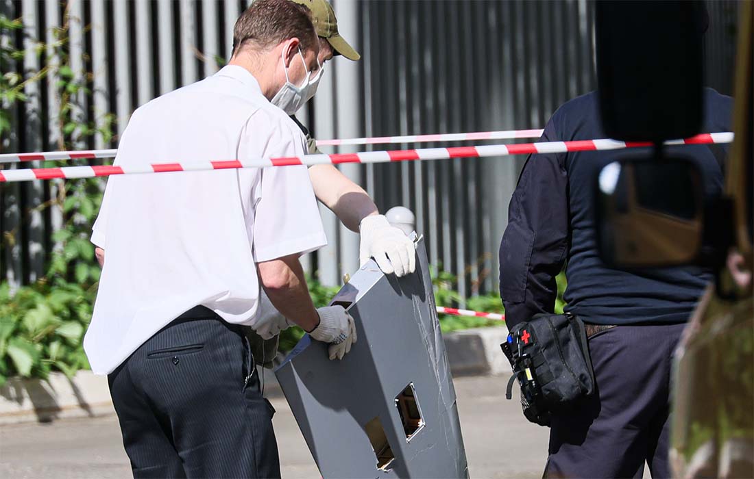 Следователи приступили к расследованию фактов падения беспилотников на здания в Москве, сообщает СКР