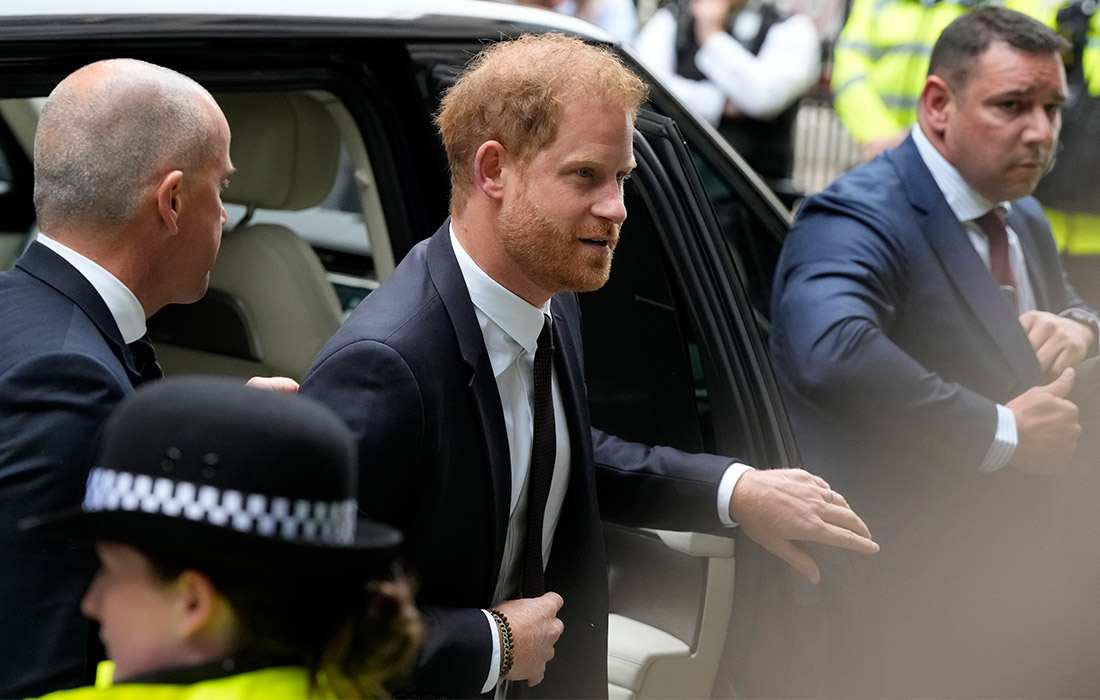 Принц Гарри прибыл в Высокий суд Лондона на заседание по иску против Daily Mirror