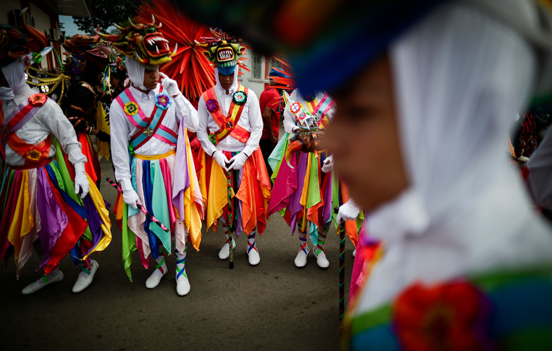 Шествие в традиционных костюмах дьявола в Ла Вилья де Лос Сантос, Панама