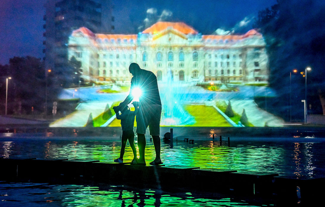 Мультимедийное шоу в фонтане в Дебрецене, Венгрия