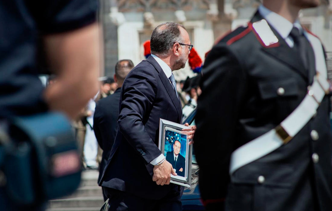 Итальянская Палата депутатов в связи с трауром приостановила работу до четверга, а сенат - до понедельника