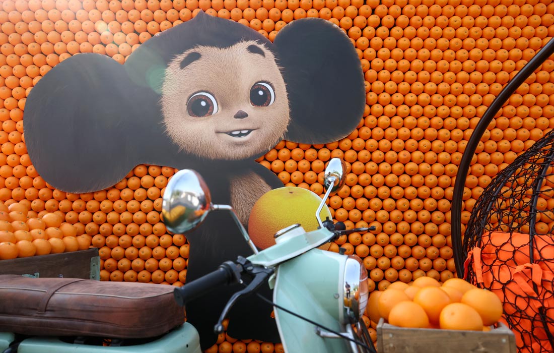 Стенд с чебурашкой на территории конгрессно-выставочного центра "Экспофорум"