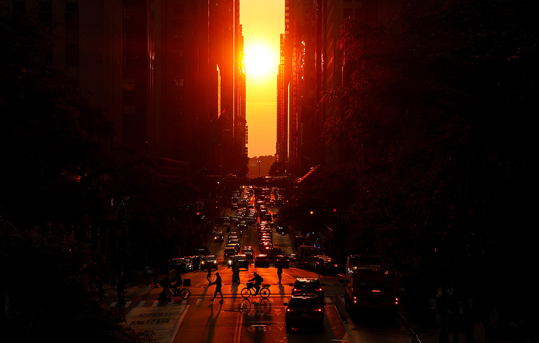 Закат на 42-й улице в Нью-Йорке