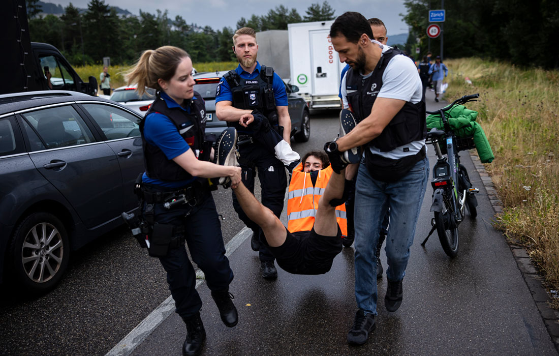 Полиция Цюриха пресекла акцию протеста экоактивистов